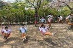 무지개 그물 놀이터, 밧줄 놀이터, 줄그네를 타며 신체의 균형감각과 모험심을 기르는 공간